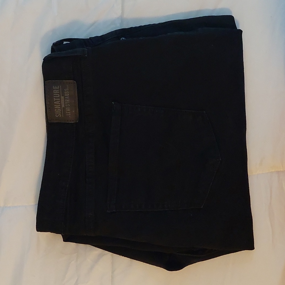 Signature Gold by Levi Strauss totally shaping straight leg black pants
